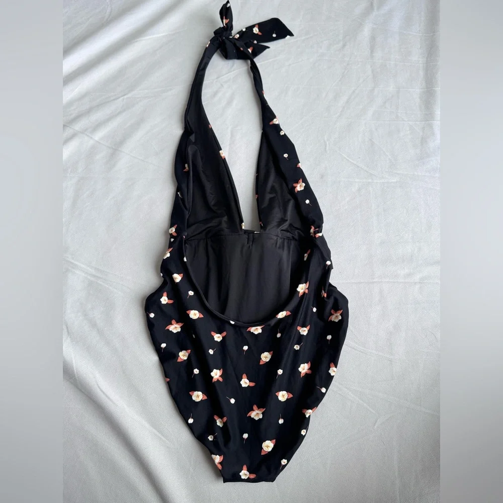 WEWOREWHAT Brooklyn‎ Floral Halter One-Piece Swimsuit deep v open back bathing